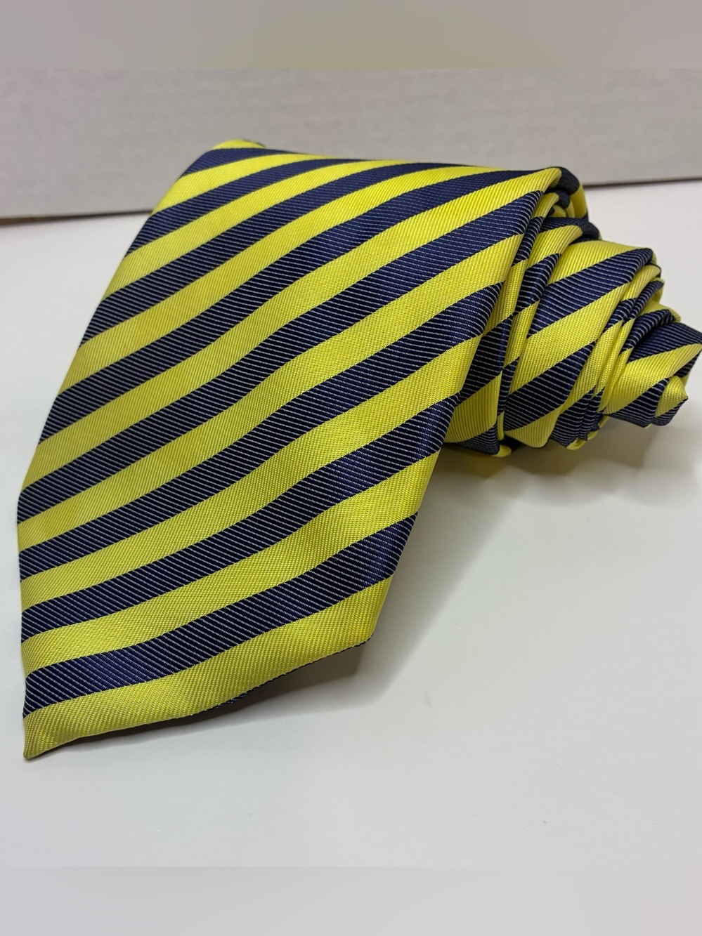 HUGO BOSS Tie Mens Yellow Navy Blue Striped Silk Necktie Made In Italy 56x3.87